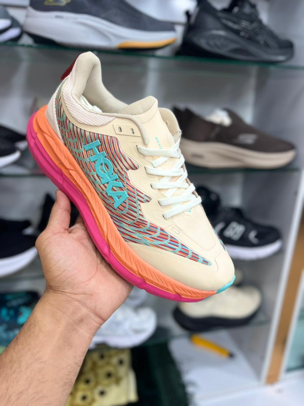 هوکا مدل اسپید مافات۴ /Hoka Mafate Speed 4/ضمانت کالا/فروش عمده و تک/سایز ۴۰ تا ۴۵