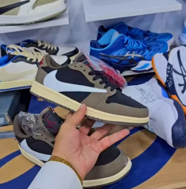 Air jordan 1 High Travis Scot Vietnam