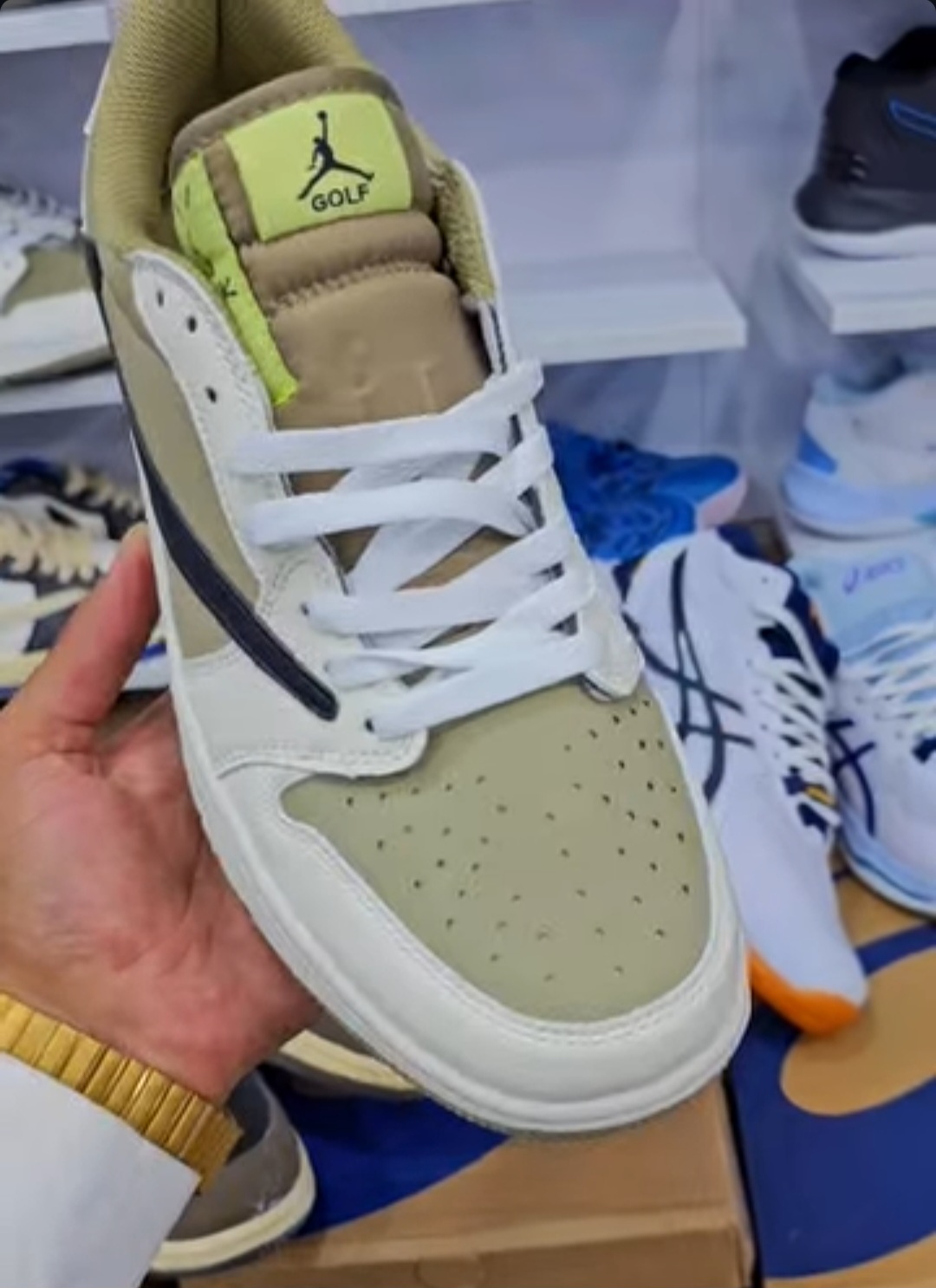کتونی نایک تراویس اسکات ، ساخت ویتنام سایز ۴۰تا ۴۵ فروش بصورت عمده و تک .Air jordan 1 High Travis Scot Vietnam