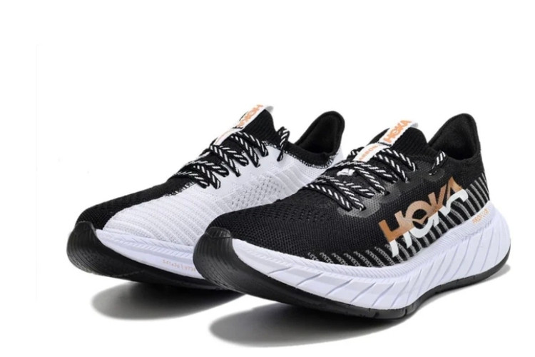 کتونی هوکا کربن ایکس Hoka carbon x 3/ وارداتی ساخت ویتنام سایز ۴۰ تا ۴۵ . فروش عمده و تک .پایین ترین قیمت در ایران .