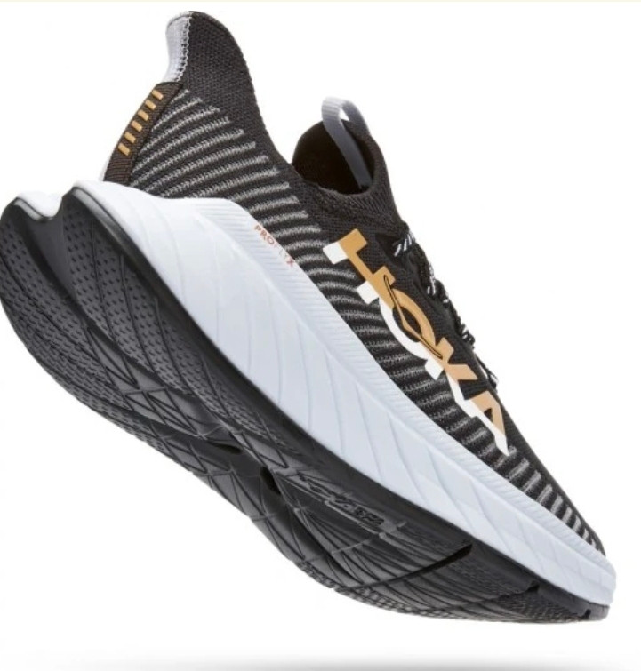 کتونی هوکا کربن ایکس Hoka carbon x 3/ وارداتی ساخت ویتنام سایز ۴۰ تا ۴۵ . فروش عمده و تک .پایین ترین قیمت در ایران .