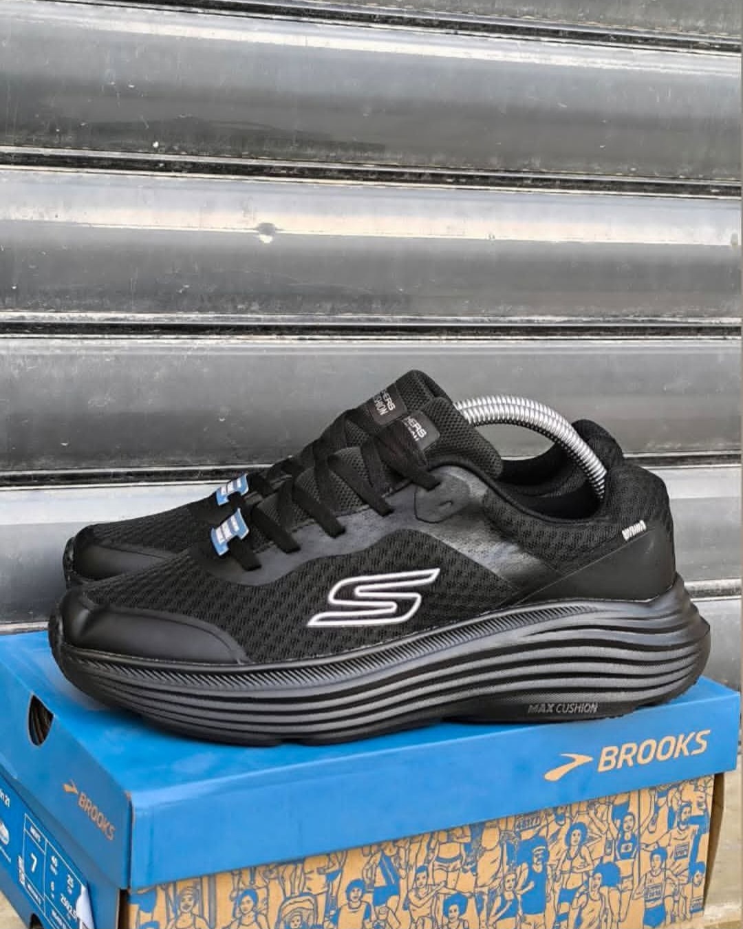 کتونی اسکیچرز مدل GO Walk max Cushioning , سایز ۳۷ تا ۴۵ ساخت ویتنام ، فروش عمده و تک .ست جذاب