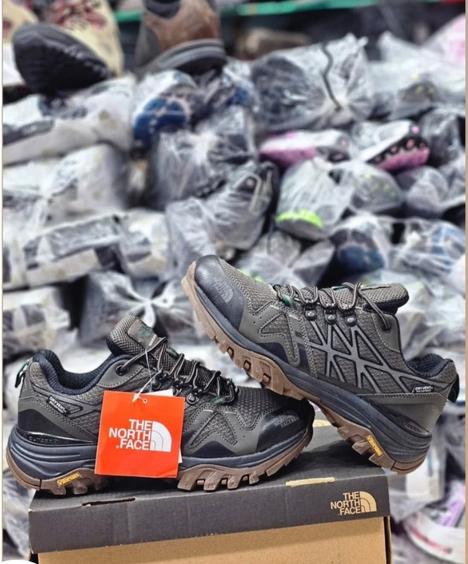 نورث فیس ، وارداتی ساخت ویتنام سایز ۴۰ تا ۴۵ . فروش بصورت عمده و تک . North Face Hedgehog FastpackGTX