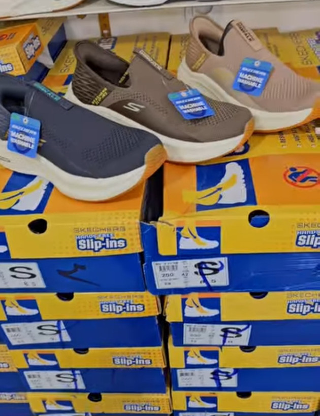 کتونی اسکیچرز اسلیپ امو/Skechers Slip Ins Uomo/طبی و سبک و راحت / ساخت ویتنام وارداتی/ سایز۴۰ تا ۴۵/فروش بصورت عمده و تک /