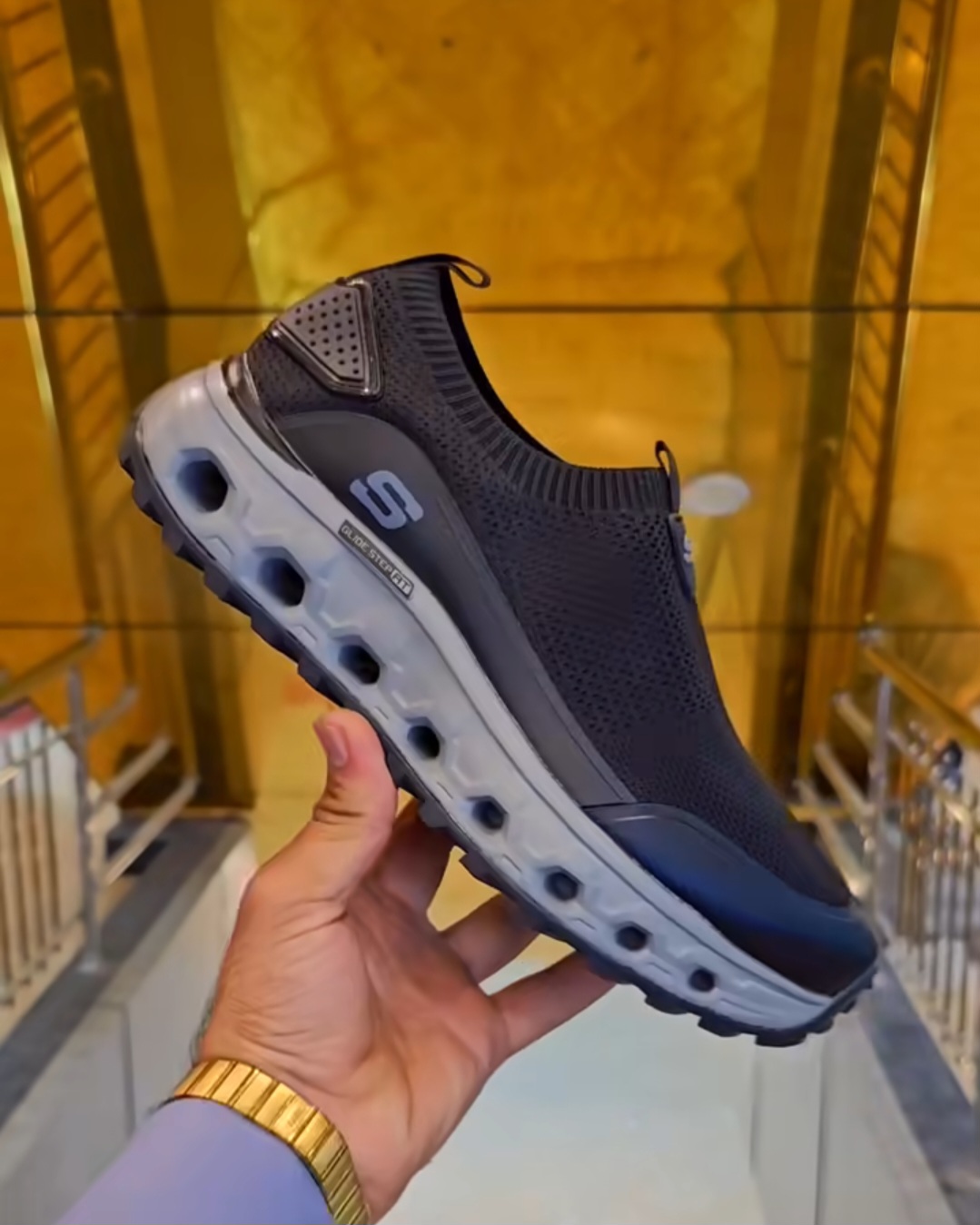 کتونی اسکیچرز/Skechers Glide Step Hands-Free Slip-ins/وارداتی ساخت ویتنام/فروش عمده و تک/سایز ۴۰ تا۴۵/.