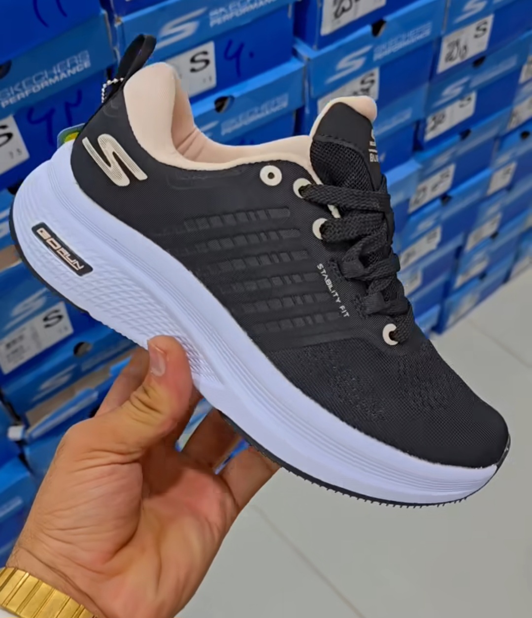 کتونی اسکیچرز ساخت ویتنام , سایز 37تا ۴۰ تنوskechers GoRUN