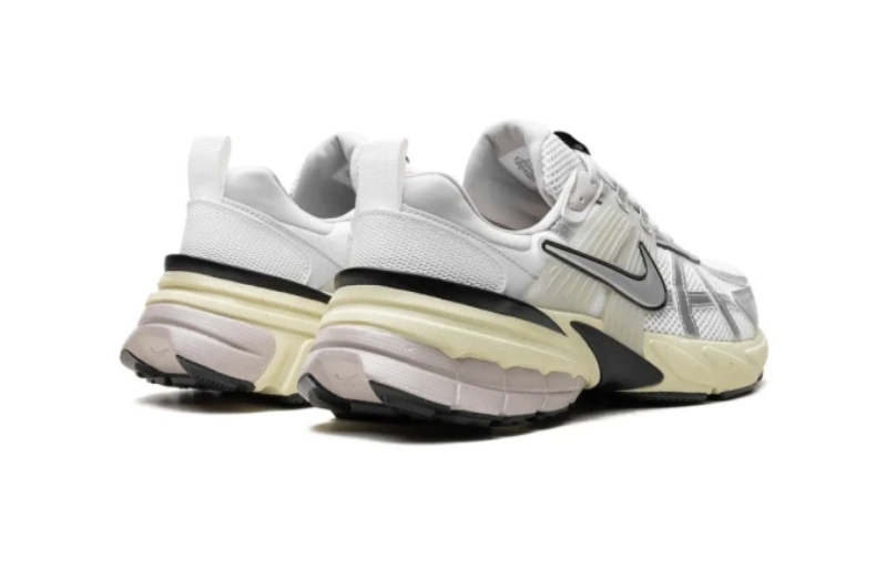 کفش نایک وی تو کی V2K/ساخت ویتنام وارداتی/ فروش بصورت عمده و تک/ سایز ۳۷ تا۴۵/Nike V2k Run Year of the Dragon