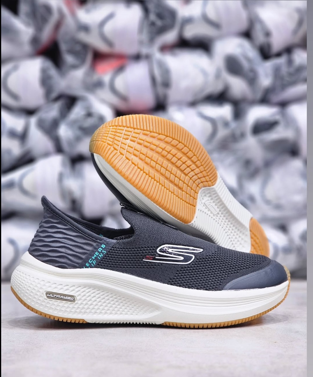 کتونی اسکیچرز ۲۰۲۵ بدون بند مموری فوم سبک و طبی و راحت /Skechers Slip _Ins Ultra Go Sole Memory Foam /سایز ۴۰ تا ۴۵/کتونی وارداتی ساخت ویتنام /فروش عمده و تک .