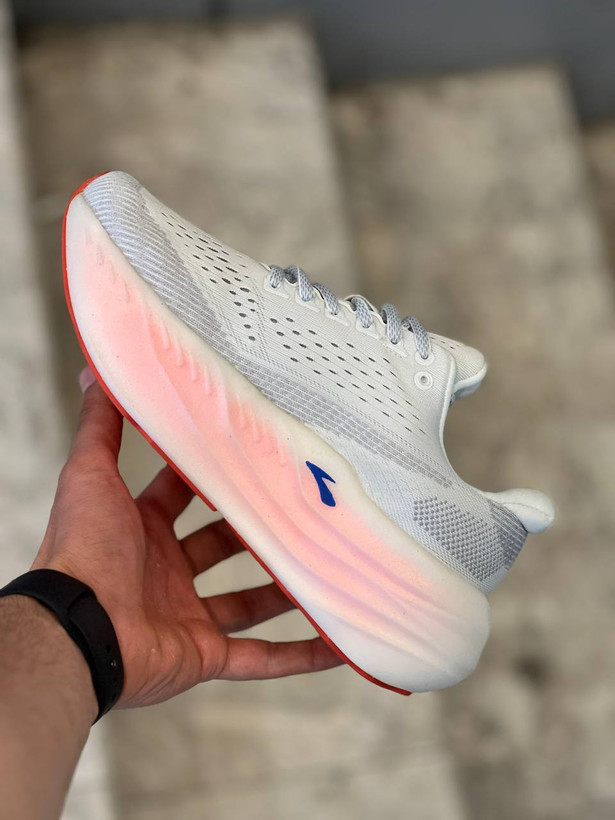 کتونی بروکس/Brooks Glycerin StealthFit 22 /ساخت ویتنام وارداتی/ سایز ۳۶تا ۴۰/ فروش عمده و تک /
