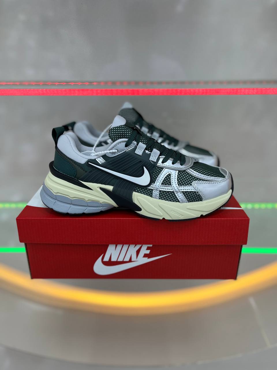 Nike v2k runنایک وی تو کی