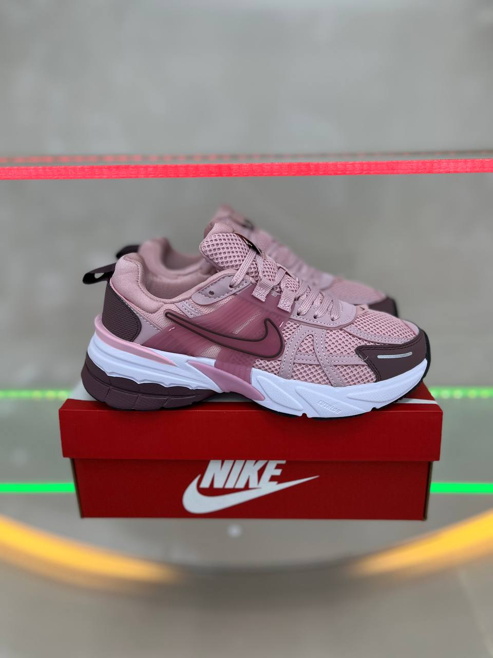 Nike v2k runنایک وی تو کی