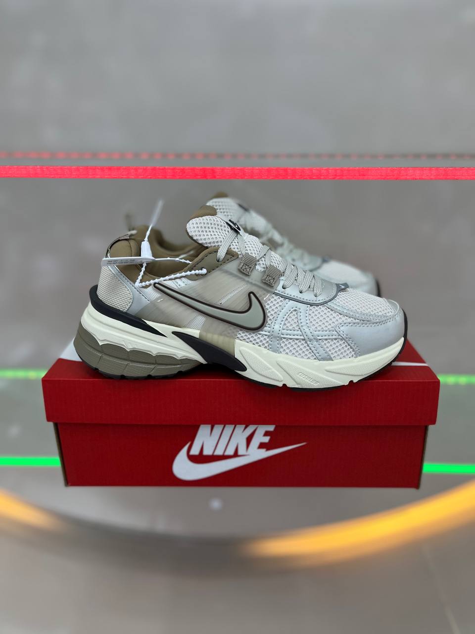 کتونی نایک وی تو کی/سایز ۳۷ تا ۴۵/Nike V2k Run/ فروش عمده و تک/پایین ترین قیمت