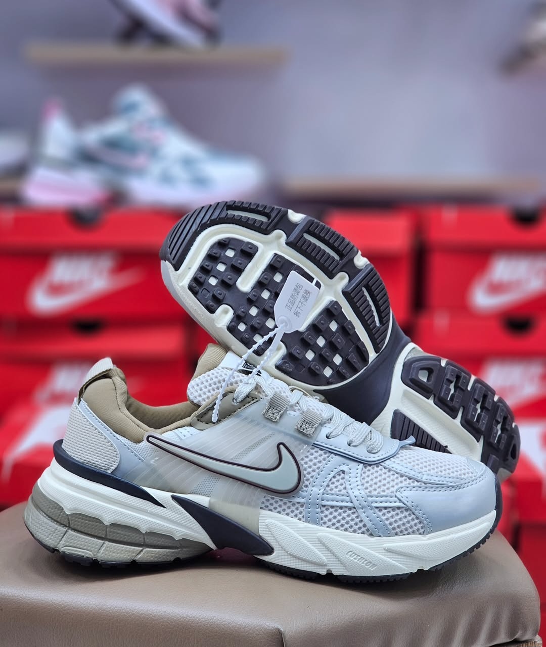 کتونی نایک وی تو کی/سایز ۳۷ تا ۴۵/Nike V2k Run/ فروش عمده و تک/پایین ترین قیمت