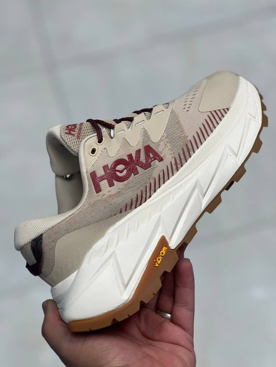 کتونی هوکا وان وان زیره ویبرام گورتکس ، وارداتی ساخت ویتنام ، سایز۴۰ تا ۴۵ فروش بصورت عمده و تک . HOKA ONE ONE M SKYLINE_FLOAT X VIETNAM