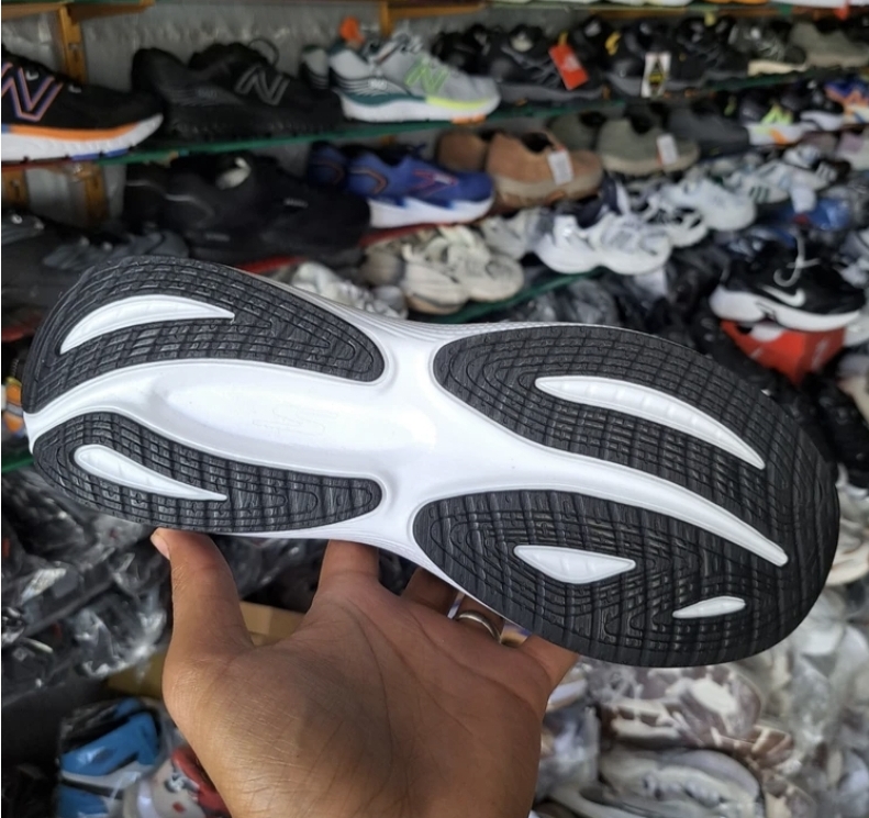 کتونی اسکیچرز مدل GO Walk max Cushioning , سایز ۳۷ تا ۴۰، ساخت ویتنام ، فروش عمده و تک .