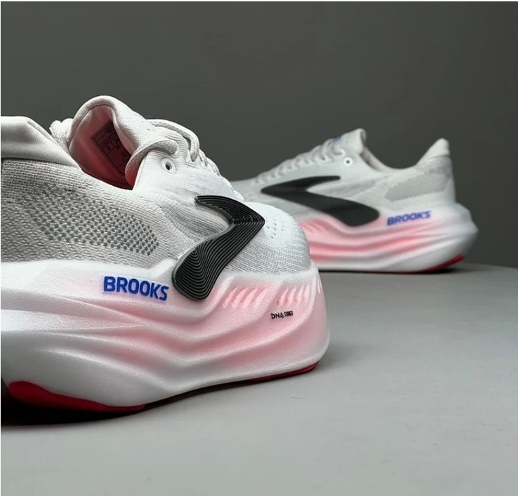 کتونی بروکس/Brooks Glycerin StealthFit 22 /ساخت ویتنام وارداتی/ سایز ۳۶تا ۴۰/ فروش عمده و تک /