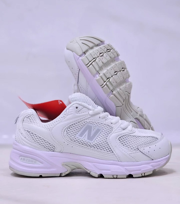 کتونی نیوبالانس ۵۳۰/New balance 53۰/وارداتی ساخت ویتنام/با جعبه بارکد دار/سایز۳۷تا ۴۵/فروش بصورت عمده و تک .
