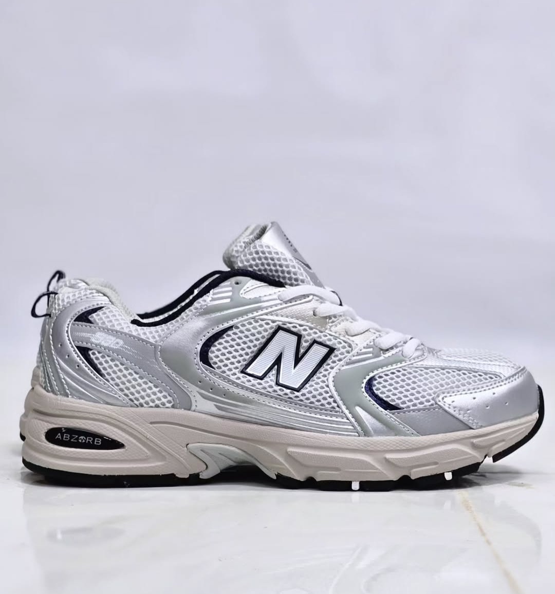 کتونی نیوبالانس ۵۳۰/New balance 53۰/وارداتی ساخت ویتنام/با جعبه بارکد دار/سایز۳۷تا ۴۵/فروش بصورت عمده و تک .