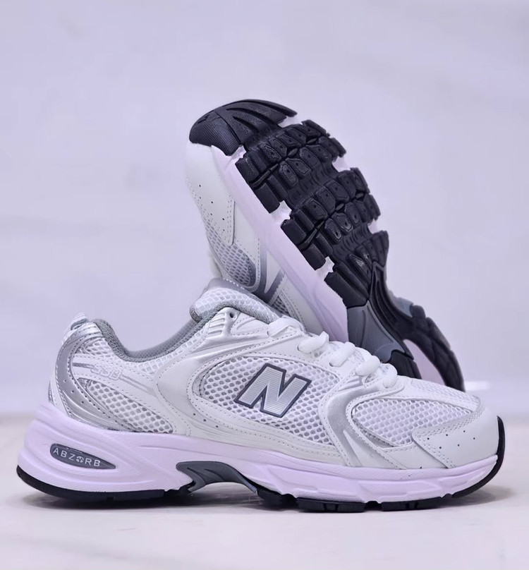 کتونی نیوبالانس ۵۳۰/New balance 53۰/وارداتی ساخت ویتنام/با جعبه بارکد دار/سایز۳۷تا ۴۵/فروش بصورت عمده و تک .