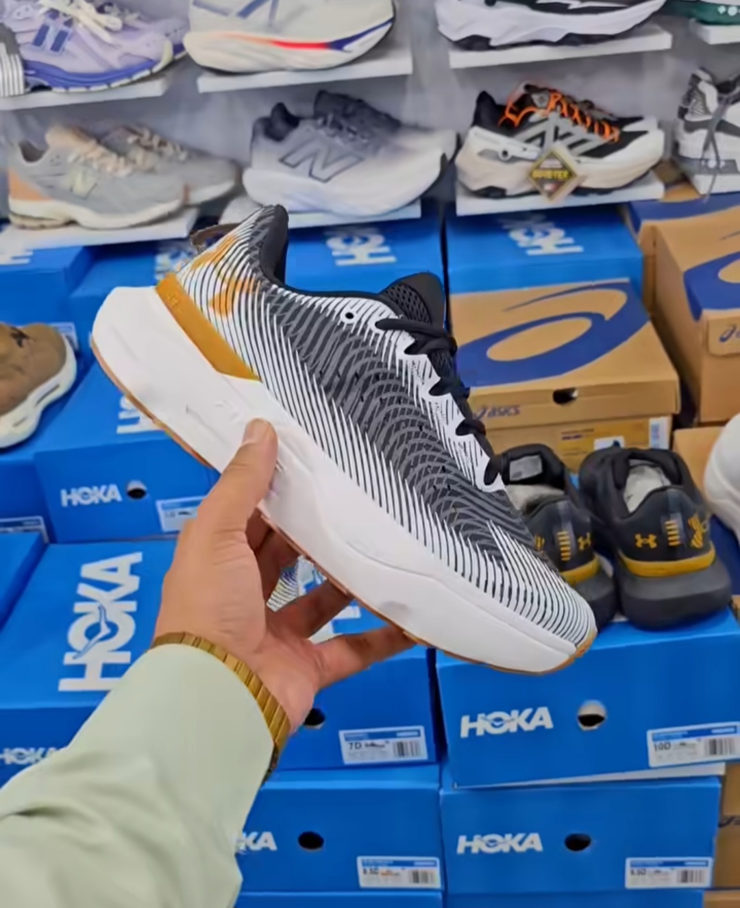 کتونی آندرارمور ، وارداتی ساخت ویتنام ، فروش بصورت عمده و تک ، سایز۴۰ تا ۴۵ . Under Armour lnfinite pro Running shoes