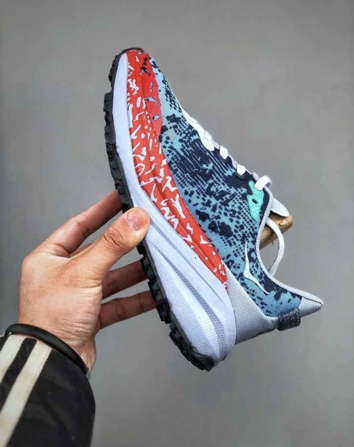 کتونی هوکا اسپید گوت ۶/Hoka speedgoat 6/سایز ۴۰ تا ۴۵/فروش بصورت عمده و تک/تضمین کیفیت