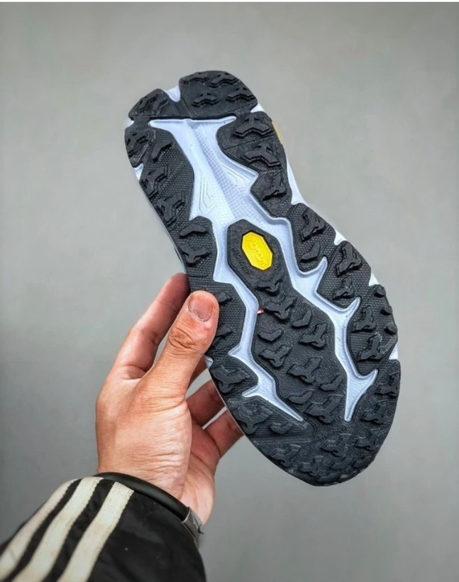کتونی هوکا اسپید گوت ۶/Hoka speedgoat 6/سایز ۴۰ تا ۴۵/فروش بصورت عمده و تک/تضمین کیفیت