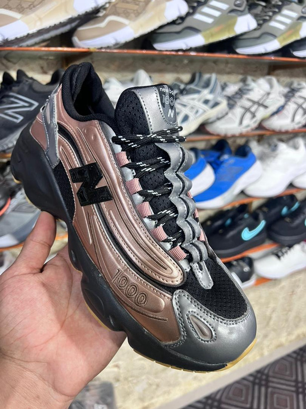 کتونی نیوبالانس ۱۰۰۰.Newbalance1000ساخت ویتنام .سایز ۴۰ تا ۴۵. فروش عمده و تک