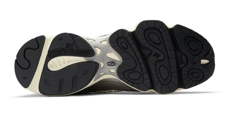 کفش نیوبالانس ۱۰۰۰.Newbalance1000ساخت ویتنام .سایز ۴۰ تا ۴۵. فروش عمده و تک