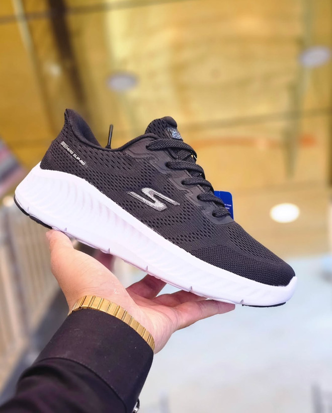 کتونی اسکیچرزSkechers max cushioning terminus sneaker . سایز ۳۷ تا ۴۰ وارداتی ساخت ویتنام فروش بصورت عمده و تک .