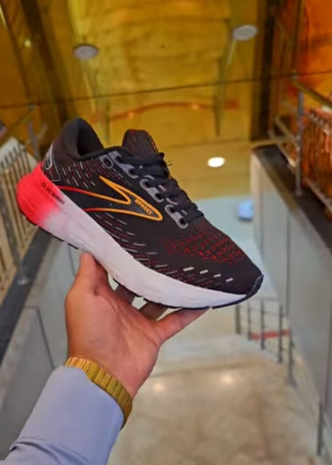کتونی بروکس گلیسرین ۲۰/BROOKS GLYCERIN 20 /ساخت ویتنام/سایز ۴۰ تا ۴۵/ فروش بصورت عمده و تک
