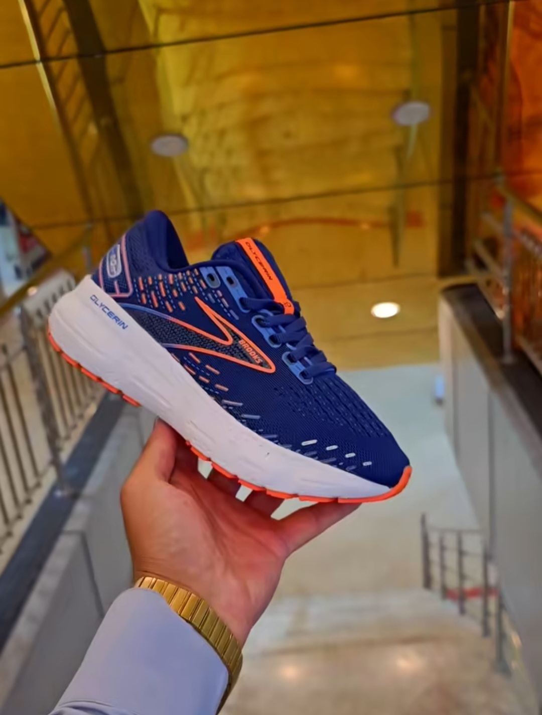 کتونی بروکس گلیسرین ۲۰/BROOKS GLYCERIN 20 /ساخت ویتنام وارداتی/ سایز ۳۶تا ۴۵/فروش بصورت عمده و تک .