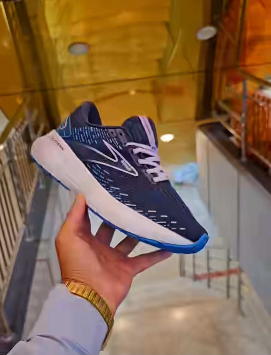 کتونی بروکس گلیسرین ۲۰/BROOKS GLYCERIN 20 /ساخت ویتنام/سایز ۳۶ تا ۴۵/فروش بصورت عمده و تک.