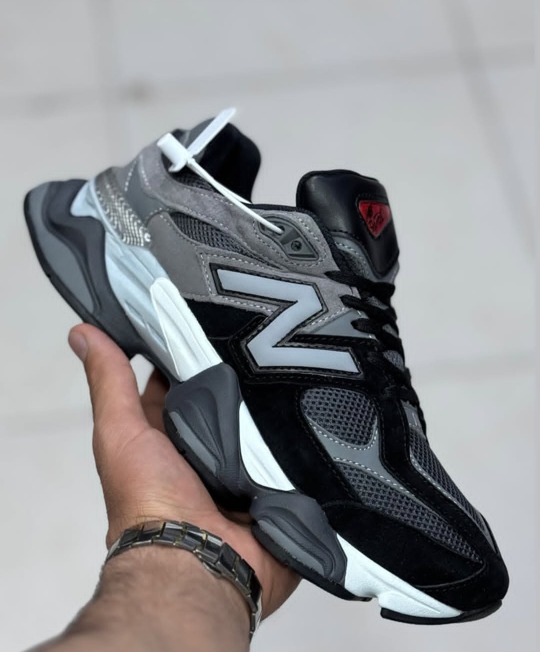 کتونی نیوبالانس ۹۰۶۰ سایز ۴۰ تا ۴۵ ساخت ویتنام . Newbalance 9060 فروش عمده و تک