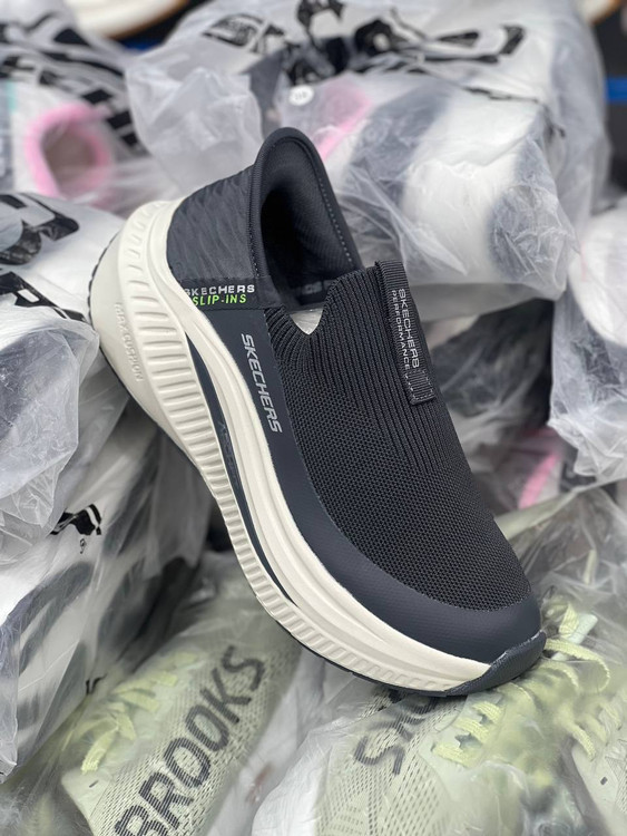 اسکیچرز ساخت ویتنام /Skechers Slip _Ins Ultra Go Sole Memory Foam