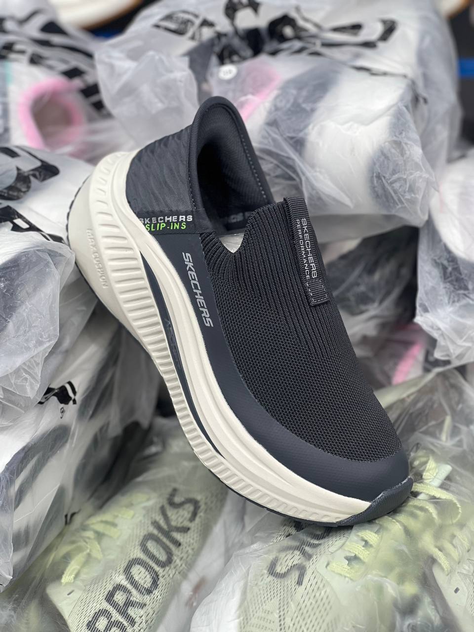 کتونی اسکیچرز ساخت ویتنام وارداتی /Skechers Slip _Ins Ultra Go Sole Memory Foam /سایز ۴۰ تا ۴۵/فروش عمده و تک .