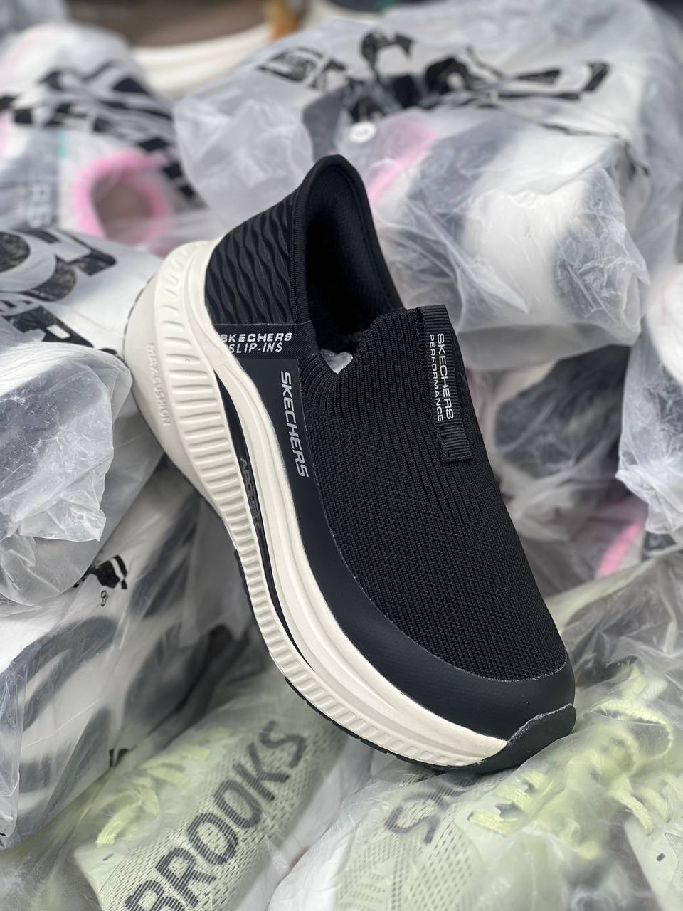 کتونی اسکیچرز ساخت ویتنام وارداتی /Skechers Slip _Ins Ultra Go Sole Memory Foam /سایز ۴۰ تا ۴۵/فروش عمده و تک .