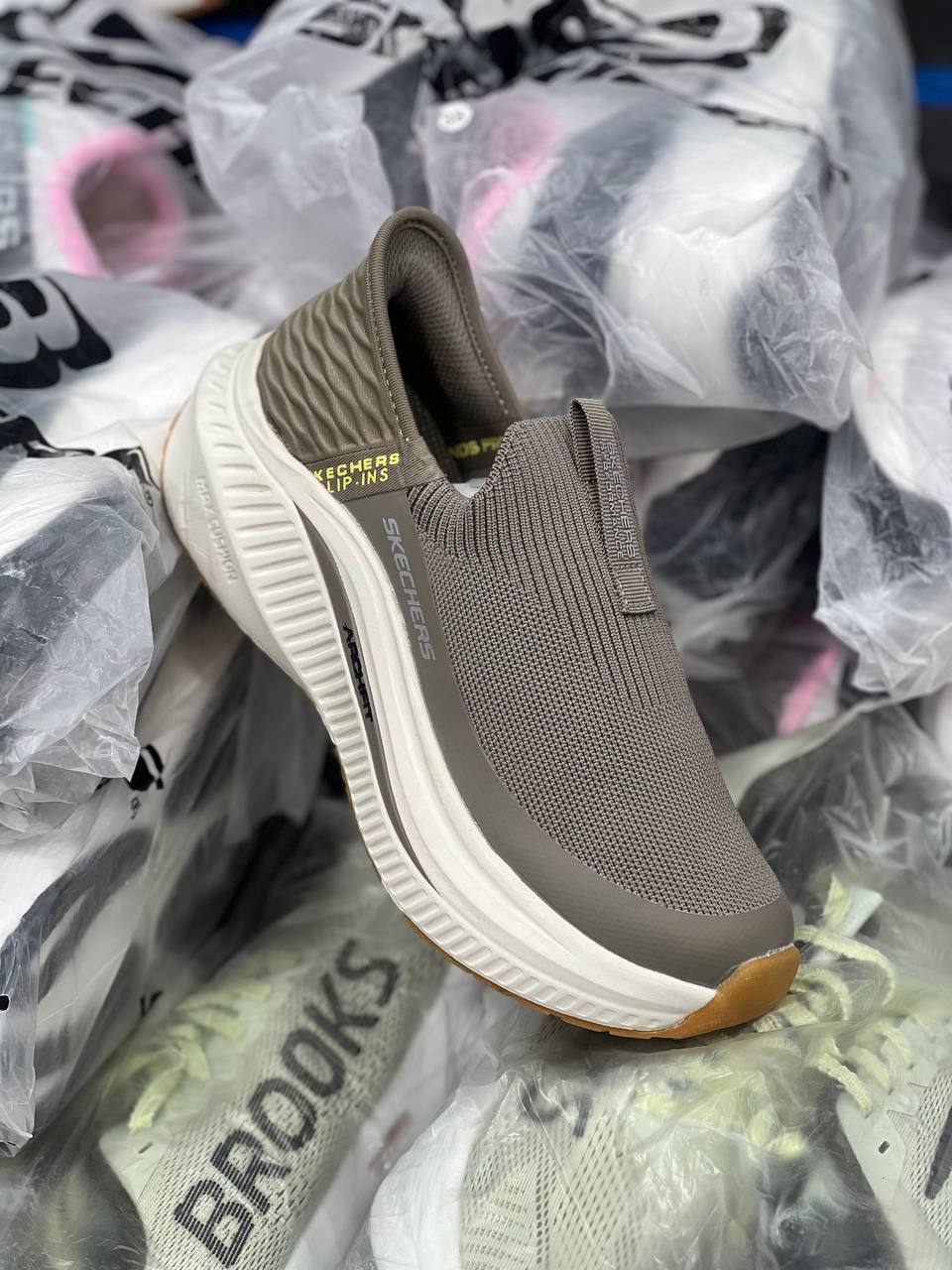 کتونی اسکیچرز ساخت ویتنام وارداتی /Skechers Slip _Ins Ultra Go Sole Memory Foam /سایز ۴۰ تا ۴۵/فروش عمده و تک .