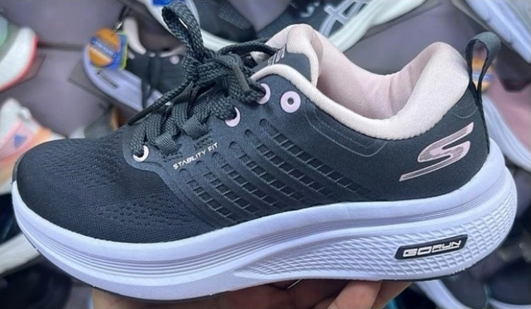 کتونی اسکیچرز گوران ساخت ویتنام وارداتی/Skechers Max cushioning/Gorun/مموری فوم سبک و طبی و راحت/سایز ۳۷الی ۴۰/فروش عمده و تک .
