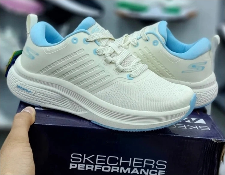 کتونی اسکیچرز گوران ساخت ویتنام وارداتی/Skechers Max cushioning/Gorun/مموری فوم سبک و طبی و راحت/سایز ۳۷الی ۴۰/فروش عمده و تک .