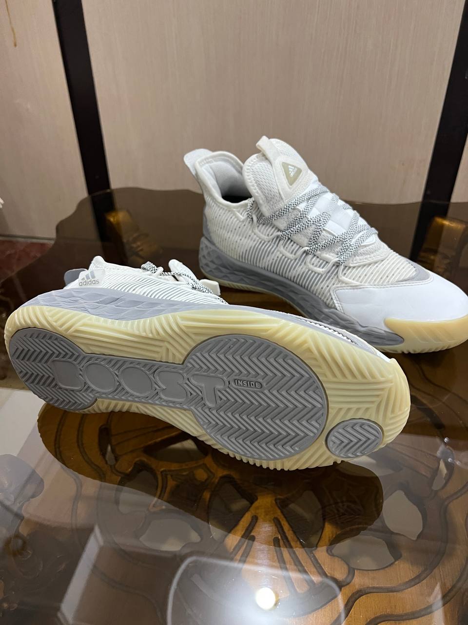 کتونی ادیداس/Adidas/ورزش هاس سالنی و تخصصی/سایز:40/ فروش به ضمانت اورجینال/ استوک اروپایی/