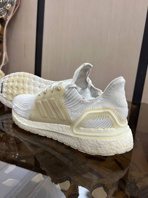 کتونی ادیداس_الترابوست/Adidas/سایز:۴۲.۵/ فروش به ضمانت اورجینال/ استوک اروپایی/