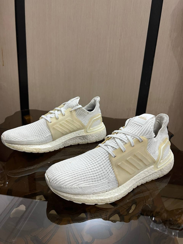 کتونی ادیداس_الترابوست/Adidas/سایز:۴۲.۵/ فروش به ضمانت اورجینال/ استوک اروپایی/