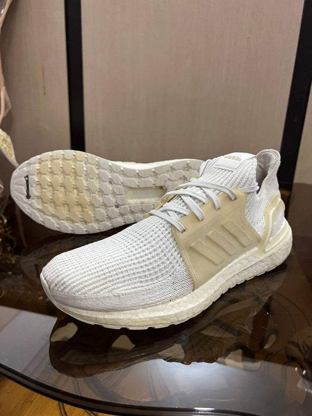 کتونی ادیداس_الترابوست/Adidas/سایز:۴۲.۵/ فروش به ضمانت اورجینال/ استوک اروپایی/