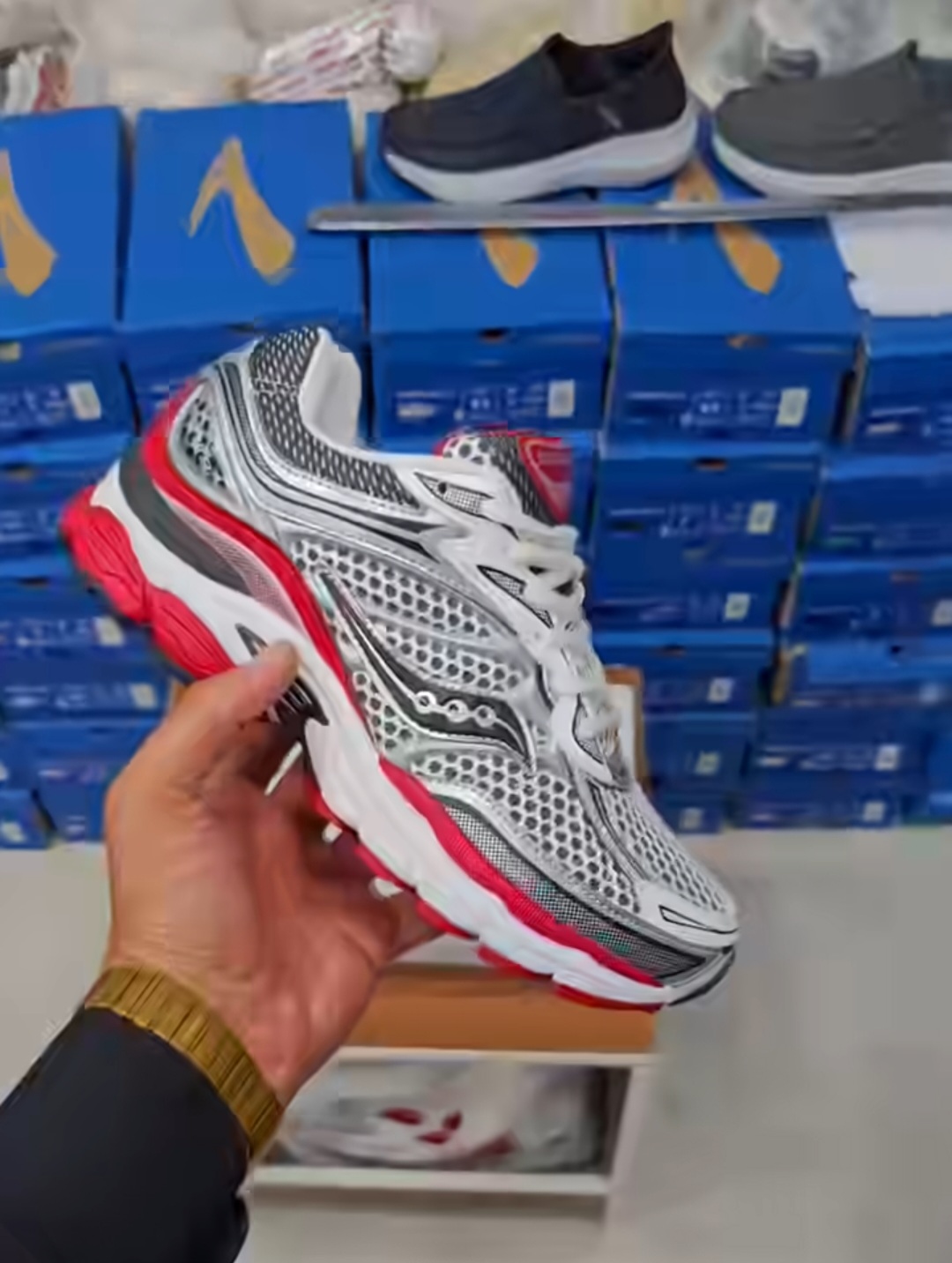 کفش ساکونی تور درشت9 saucony omniساخت ویتنام سایز ۴۰ تا ۴۵، فروش بصورت عمده و تک . Saucony omni 9 vietnam