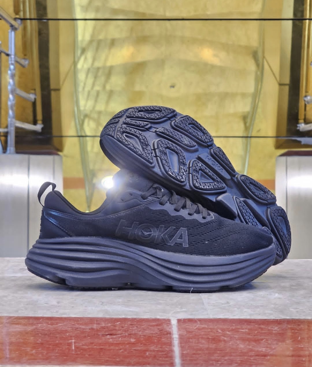 کتونی رانینگ هوکا باندی ۸ ، ساخت ویتنام ، hoka bondi 8