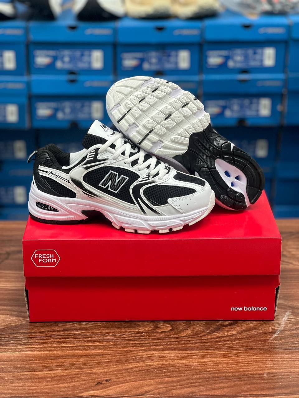 کتونی نیوبالانس ۵۳۰، new balance 530 ساخت ویتنام ست اسپرت مناسب پیاده رویی،دویدن ،رانینگ،سایز 37 تا ۴۵همراه با جعبه بارکد دار فروش بصورت عمده و تک newbalance530