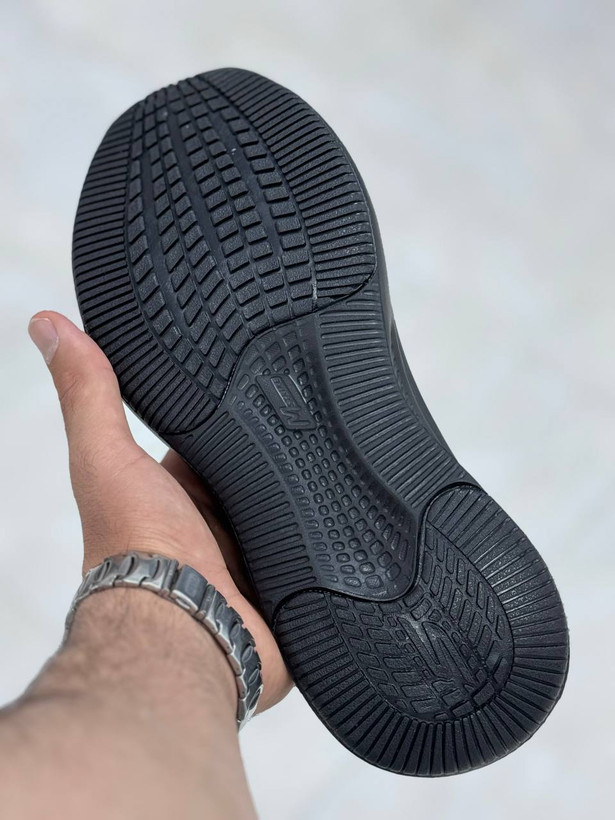کفش اسکچرز اسلیپ آن بدون بند طبی و راحت ،سایز ۴۰ تا ۴۵ .تضمین کیفیت کالا Skechers Go Walk