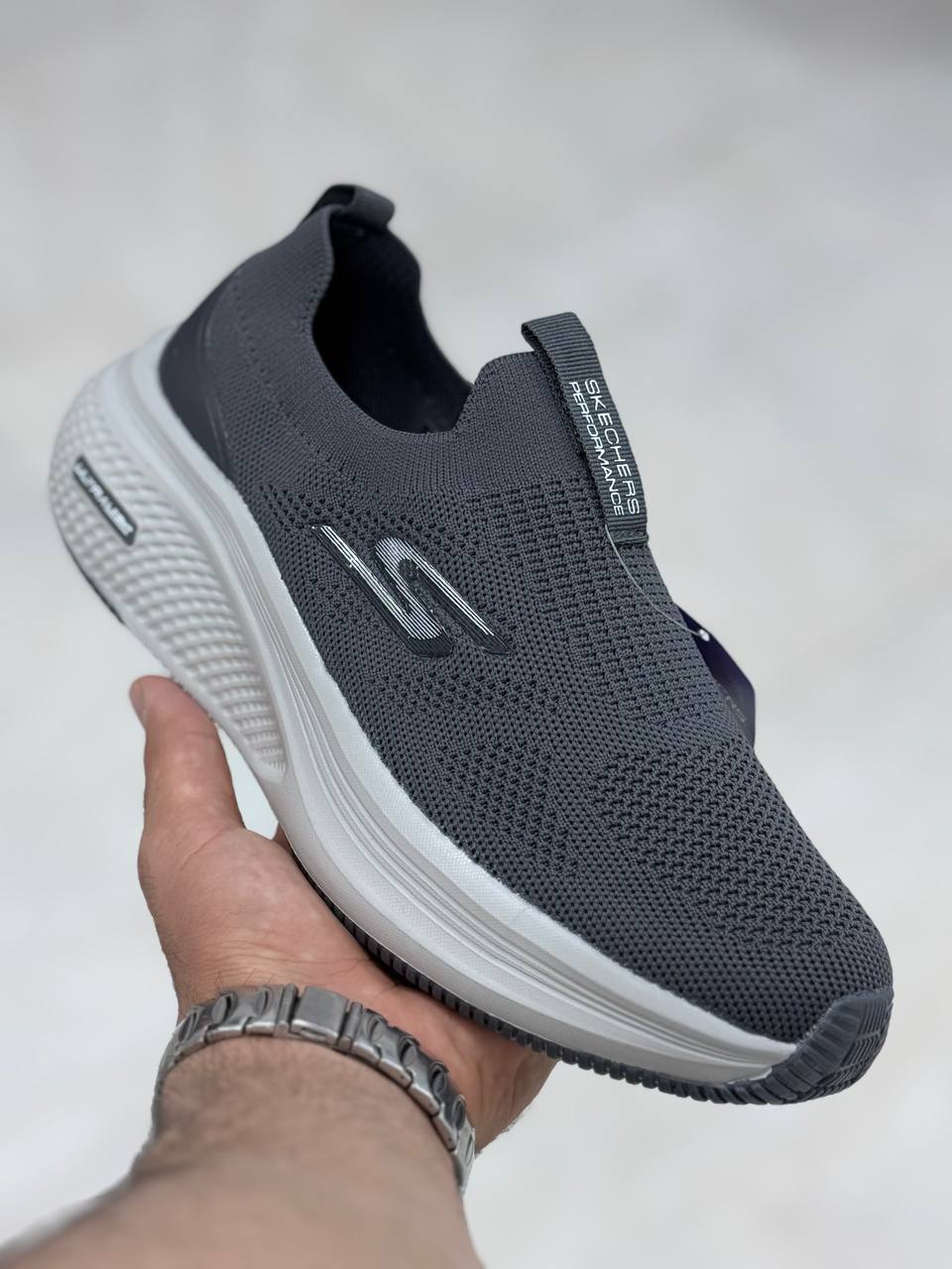 کتونی اسکیچرز اسلیپ آن بدون بند طبی و راحت ،سایز ۴۰ تا ۴۵ تضمین کیفیت کالا Skechers Go Walk