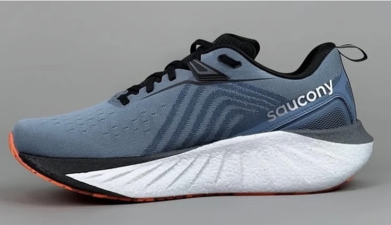 کفش ساکونی تریمپ۲۲/ Saucony Triumph 22/سایز ۳۶ تا ۴۵. فروش بصورت عمده و تک .تضمین کیفیت کالا