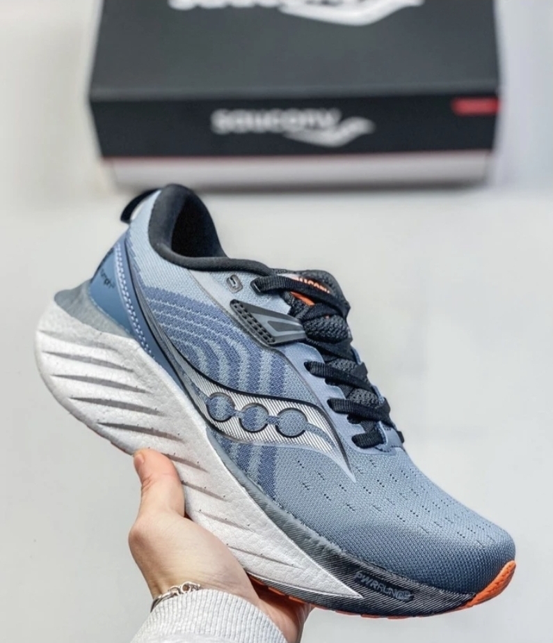 کفش ساکونی تریمپ۲۲/ Saucony Triumph 22/سایز ۳۶ تا ۴۵. فروش بصورت عمده و تک .تضمین کیفیت کالا